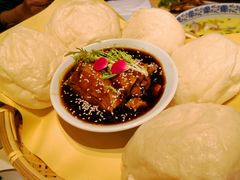 酒酿馒头配扣肉-卯时·龙光雅宴·精致锡帮菜(惠山古镇店)