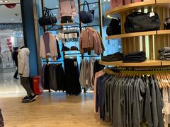 -lululemon(上海浦东IFC店)