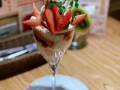 草莓奇异果酸奶软雪糕芭菲-Ufufu cafe(天神巷店)