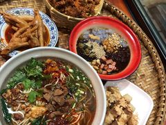 -爆炸头阿姨小四川正宗川味小吃(无任何分店)