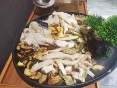 -一朵菌·野生菌探索家火锅(南亚店)