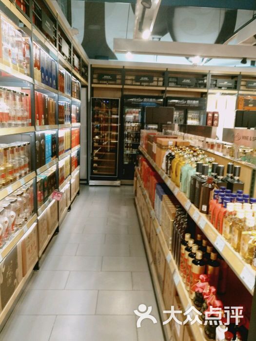 1919酒类直供(温江光华国际店)店内环境图片 - 第1张