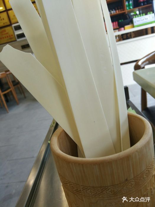 了味牛肉汤锅纯麦面块图片