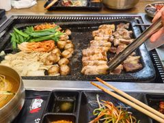 花刀熟成黑五花肉-韩阳王石板烤肉