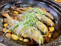 八分钟砂锅焗黄鱼-有喜胶东小馆(太申祥和店)