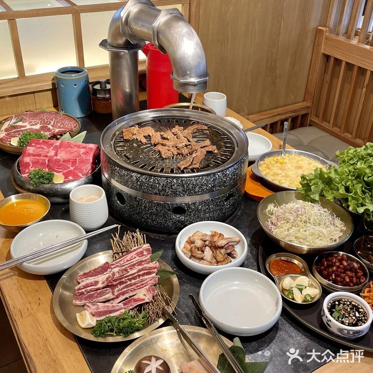 这个烤肉双人餐量好大我们仨人都没吃完……