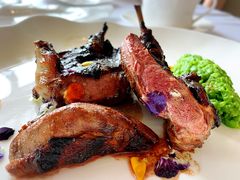 碳烤乳鸽配青豆碎佐旱金莲花醋汁-Jean Georges