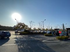 -奕欧来上海购物村停车场