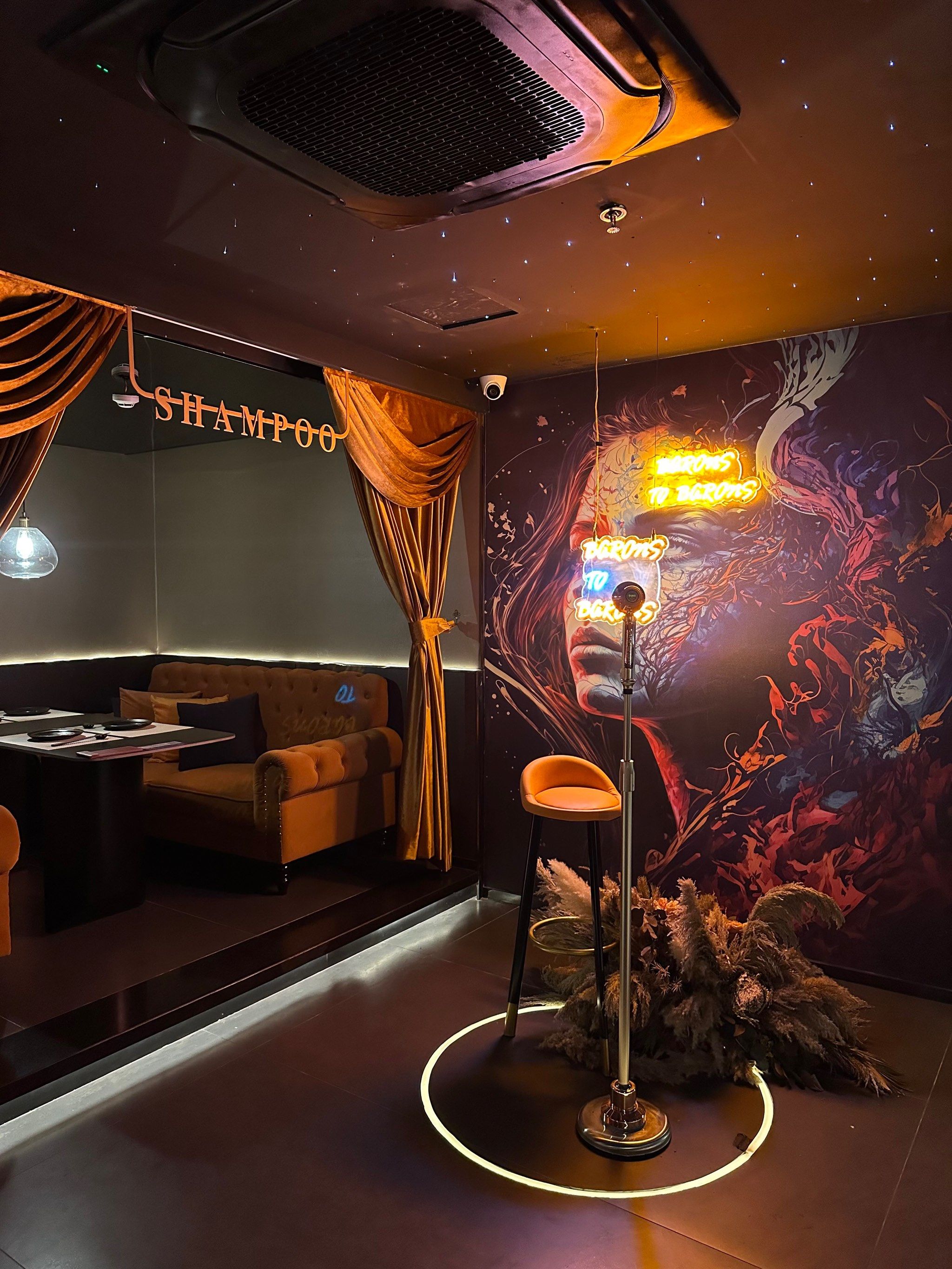 成都你真的太炸裂99了02蓝爵餐酒吧相当nice