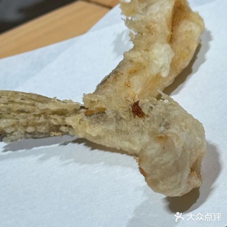 朋友酒杯碰一碰
