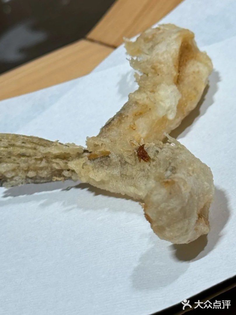 朋友酒杯碰一碰