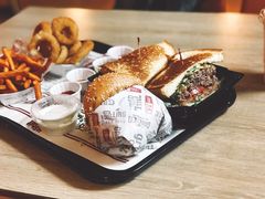 -The Habit Burger Grill 哈比特汉堡(复兴soho店)