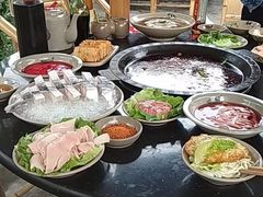 -茅草房·河畔园林火锅