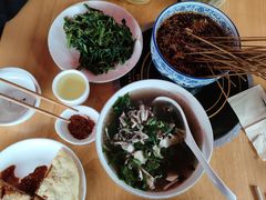 -大众跷脚牛肉馆·非遗传承单位(峨眉山店)
