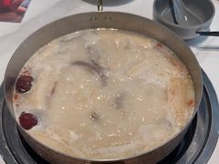 -洪氏嗨捞·广东猪肚鸡·椰子鸡火锅(西咸万象城店)
