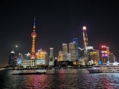 -黄浦江游览十六铺3号码头网红自助餐