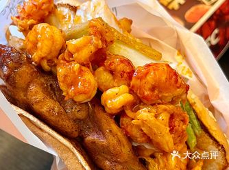 肯德基香辣拌小龙虾烤鸡腿堡！好多小龙虾啊！