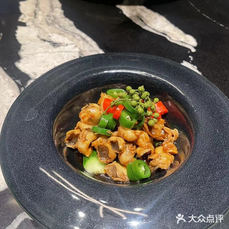 菜品属于淮扬菜系，服务员推荐了几道冬季时令菜