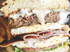 双蛋指椒牛肉汉堡-魏斯理汉堡(西安沣东吾悦店)