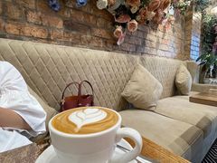 -FLOVIE FLORIST CAFE