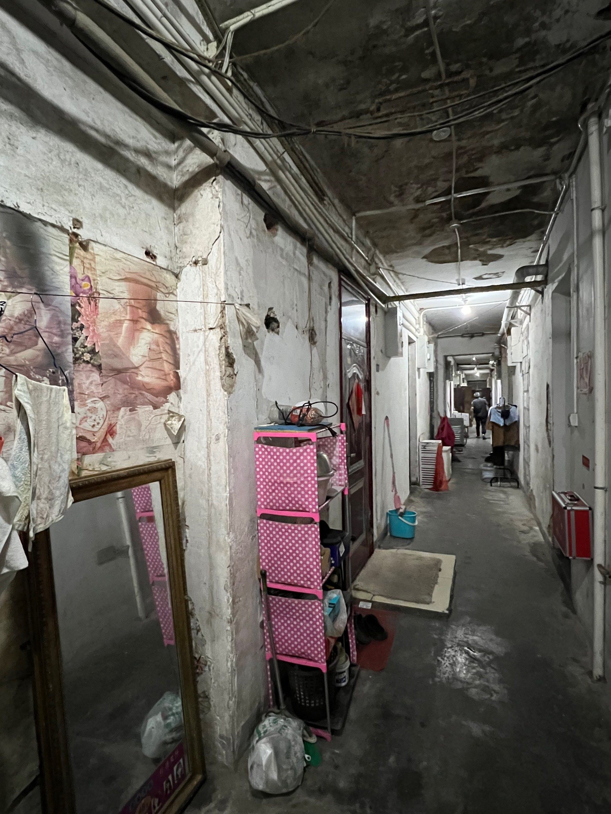 社区很大,大部分都是一层两户,图片这种筒子楼在北京,除了