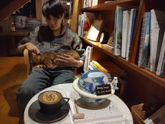 -彳亍咖啡·这里(水湾路店)
