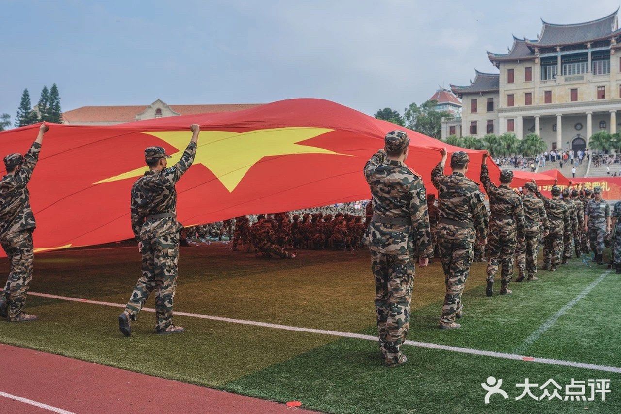 厦大开学第一天，上弦场万人大合唱、传国旗！