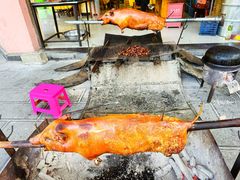 烤生态小耳朵猪-张宏波烧猪店