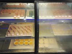 面包甜点陈列柜-瑞伯克牛排自助餐厅天一广场店