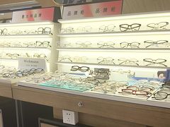 -爱视眸Eyeblling眼镜·依视路·蔡司镜片折扣店(百联南方商城购物中心)