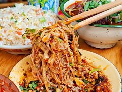 -拈签一笑黄牛肉辣卤串串