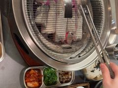 -围炉肉舍•炭烤活鳗•丹东海鲜烤肉(步行街店)