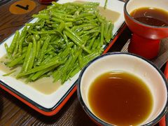 -虾弄弄海派小龙虾·牛羊蝎子火锅