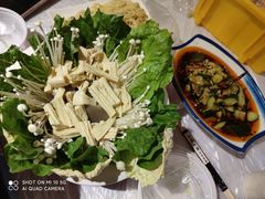 -霄汉牛三鲜湖北砂锅菜(万松园2店)