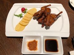 招牌脆皮乳鸽-ZEN采蝶轩·粤味臻鲜·手作点心·商务宴请(泰州店)