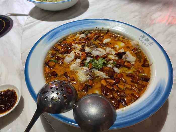 港俚滋港式新茶餐"附近来说 比较好的快餐店 就是服务有些服.