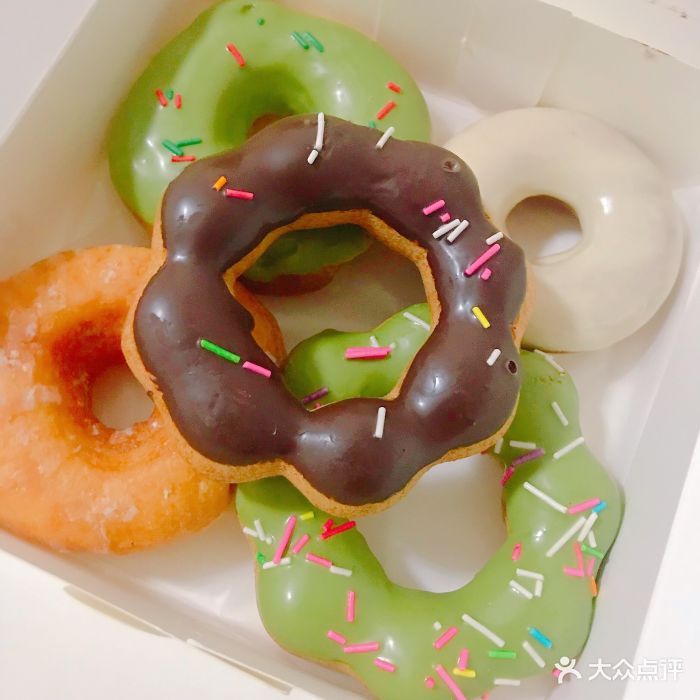 巧克力芬迪甜甜圈