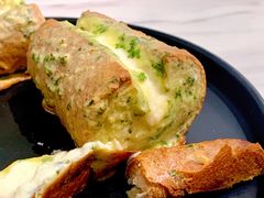 蒜香芝士流心盐可颂-DOPAMINE多巴胺·甜品面包·生日蛋糕(国贸店)