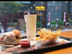 -The Habit Burger Grill 哈比特汉堡(复兴soho店)