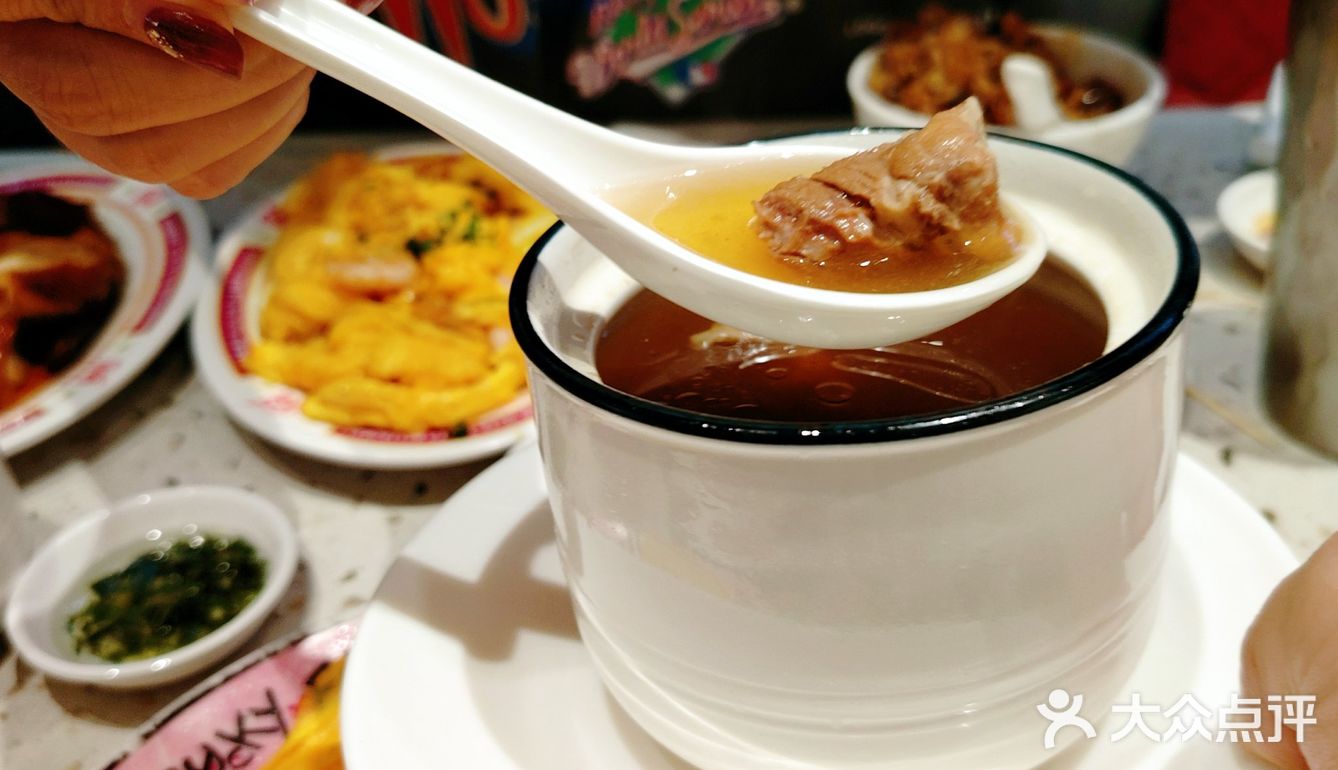 与港味相遇的夜晚，必尝港式美食。