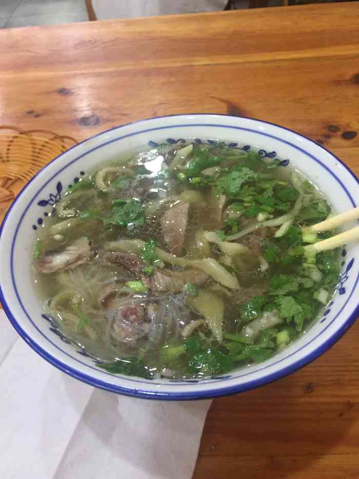 澄城水盆羊肉-"位置很好找,地铁1号线劳动路站b口出来往.