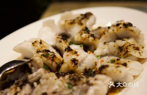 Olive-Aged Winter Vegetable Bamboo Shell Fish