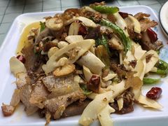 -土砂锅生态山庄·非遗砂锅雅鱼