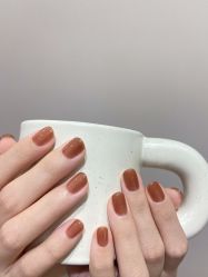 -花岐款式专研健康美甲沙龙
