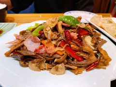 鹿茸菌炒腊肉-妈妈的味道·腾冲特色菜(和顺古镇店)