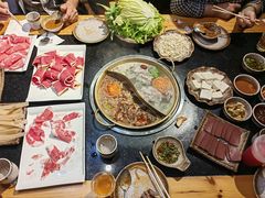 -顶顶汤火牛排火锅·经典铜锅涮肉