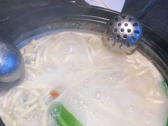 -大匠工房古船木艺术餐厅·猪肚鸡专门店(长白仙岛店)