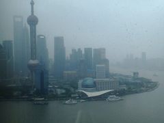 从31楼总统套房往外望-上海外滩茂悦大酒店