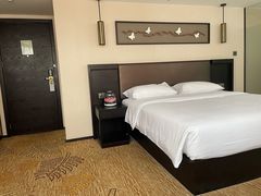 -深圳罗湖东门步行街亚朵X酒店
