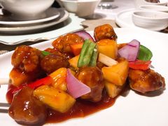 椰果菠萝咕噜肉-闻见中国海南菜(K11店)